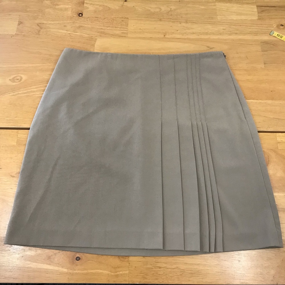Mossino Stretch Pleated Tan Skirt Size 6